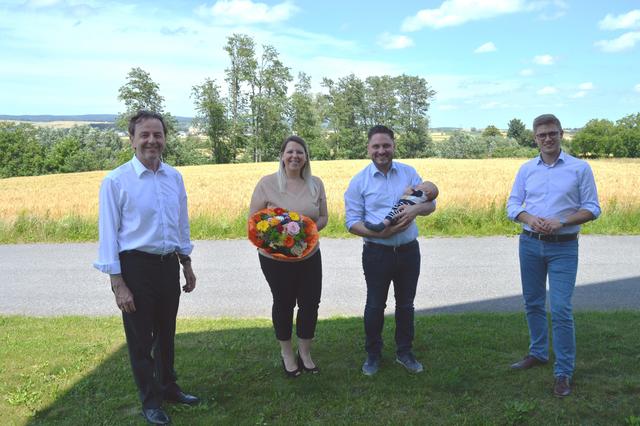 Nikolaus Berlakovich, Doris und Thomas Niklos mit Sohn Fabio, Patrik Fazekas | Foto: ÖVP Mittelburgenland