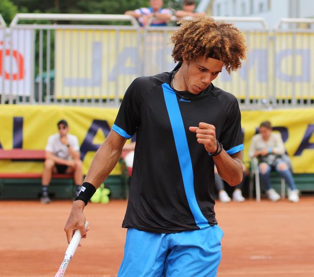 Lenny Hampel (8) schlug Jurij Rodionov (3) überraschend klar mit 6:4 und 6:0 und steht am Freitag im Halbfinale gegen den topgesetzten Dennis Novak