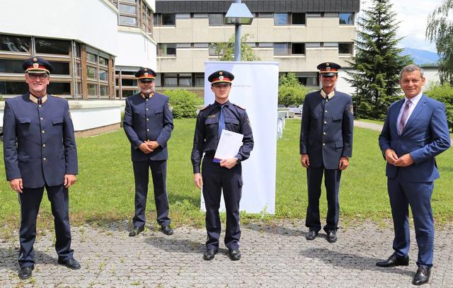 v.l. HR Dr. Edelbert KOHLER, Obst Dr. Peter KERN, Lehrgangssprecher BezInsp Robert GABL, Kurskommandant ChefInsp Walter SCHLAUER und Generalsekretär Mag. Helmut Tomac.