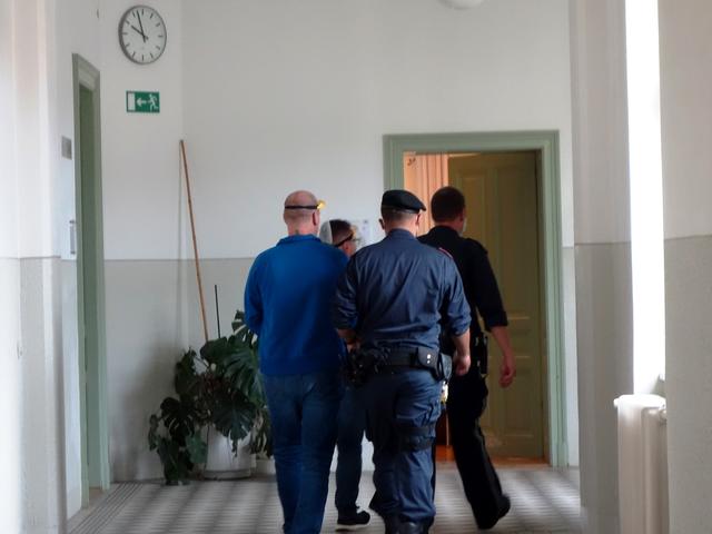 Der Prozess wurde vertagt.