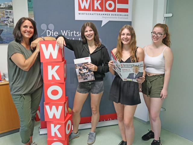 Doris Serdar mit den drei interessierten Schülerinnen der HAK Mattersburg | Foto: WK BGLD