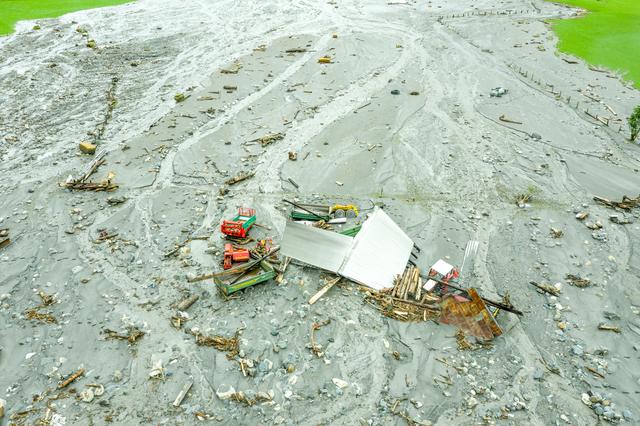 Ein Bauernhof mit dem Wirtschaftsgebäude wurde komplett zerstört. | Foto: Ronny Katsch