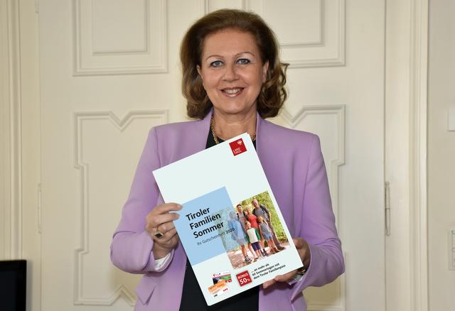 LRin Zoller-Frischauf: „Nach der Coronakrise ist das Bedürfnis für gemeinsame Freizeitaktivitäten in diesem Sommer besonders stark. Mit dem aktuellen Familienpass-Gutscheinheft können attraktive Vergünstigungen in allen Tiroler Bezirken und der gesamten Europaregion Tirol–Südtirol–Trentino in Anspruch genommen werden.“