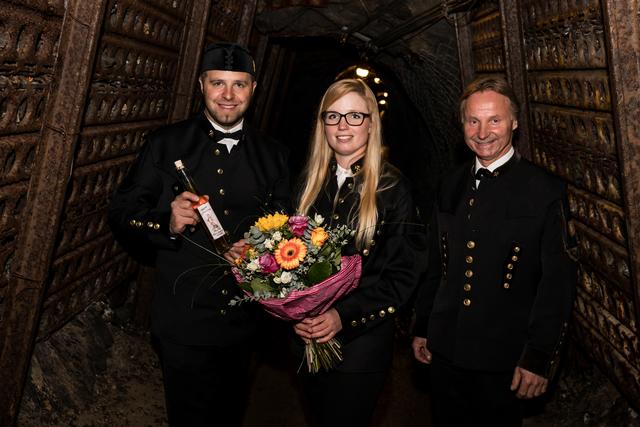 Bürgermeister Christian Hecher gratulierte Geschäftsführerin Janine Silvia Grafenauer und ihrem Vater Michael Grafenauer (von links). | Foto: Helmuth Weichselbraun