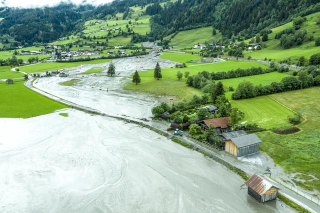 Ein schweres Unwetter löste Donnerstag Abends, die Mure im Ortsteil Wieden, in Bad Hofgastein aus. | Foto: Ronny Katsch