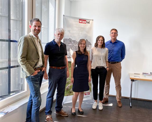 Im Bild v.l.: Manuel Lampe, Kurt Hasenbacher, Judith Gstrein, Daniela Plattner und Lukas Guggenberg, der im Lehrgang als Referent mit dabei war.