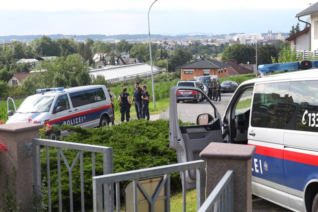 Einige der geflüchteten Personen konnten bei dem Einsatz gefunden werden. | Foto: laumat.at/Matthias Lauber