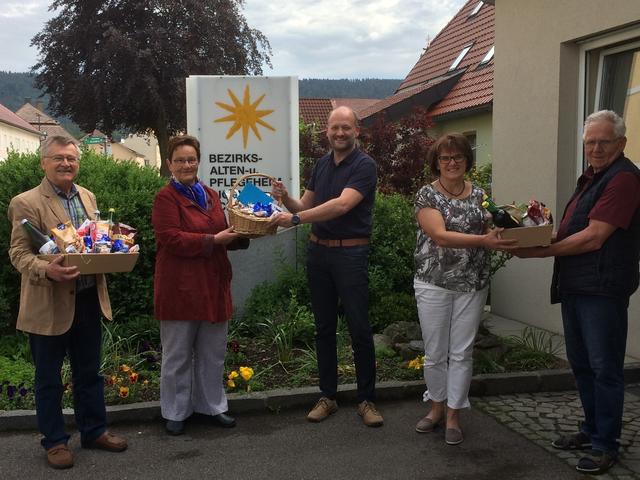 BO-Stv. Friedrich Stelzer, OG-Obfrau Aigen Monika Binder, Verwalter Christian Wagner, Pflegedienstleitung Roswitha Jezeck und OG-Obmann Schlägl Franz Pichler (v.l.)