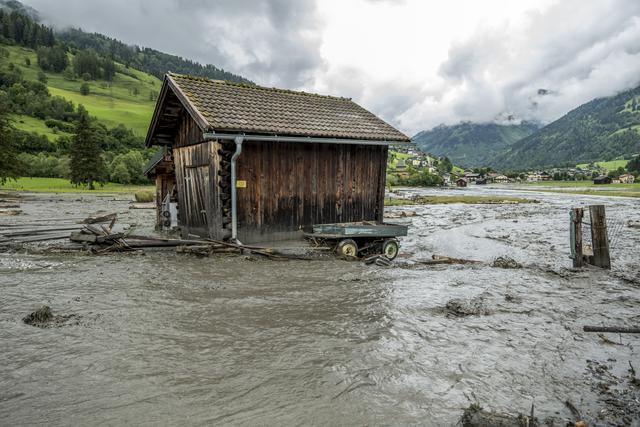Der Erdrutsch führte enorme Mengen an Bäumen und Gestein mit. | Foto: Ronny Katsch