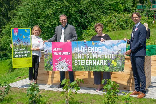 V.l.: Christine Podlipnig (Naturschutzbund), Bgm. Christian Sekli, LRin Ursula Lackner, NRAbg. Joachim Schnabel | Foto: Land Steiermark/Purgstaller