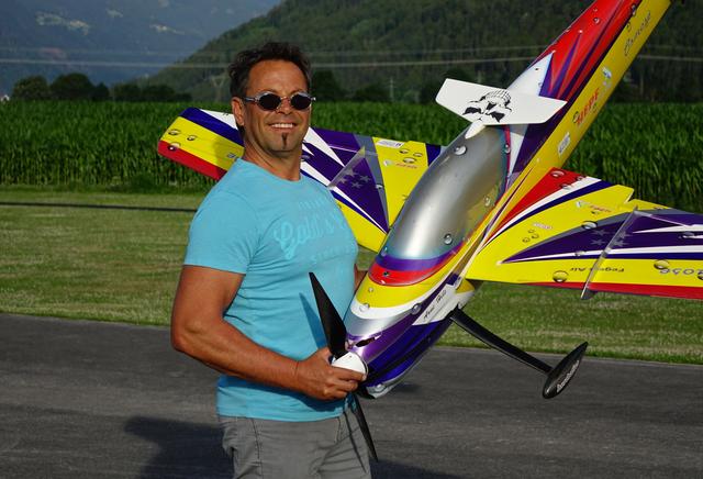 Der neue Obmann des MFC-Lienz: Arne Hils – selbst begeisterter Kunstflugpilot . | Foto: Markus Kozubowski