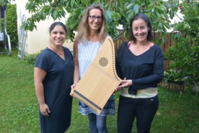 Das Ensemble HarVeehnZauber lädt zum zweiten Mal in den Garten der Familie Wiederin.