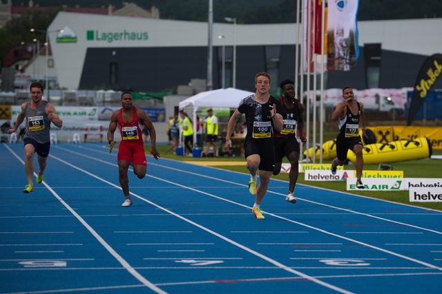 Eine Klasse für sich über 100m: Hallen-Europameister Jan Volko aus der Slowakei (Nr. 100).