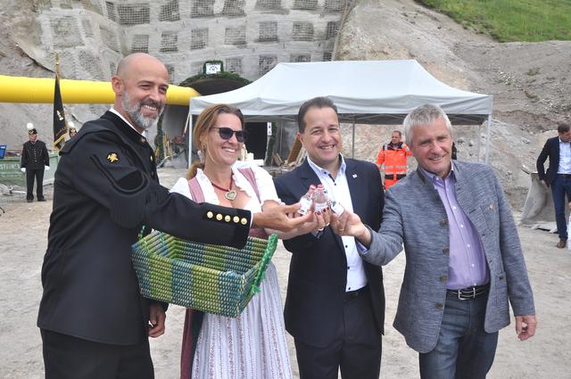 Glück auf für den Tunnelbau: Norbert Lerchl, Simone Oremovic, Rajah Jayendran, Konrad Walk. | Foto: Kogler