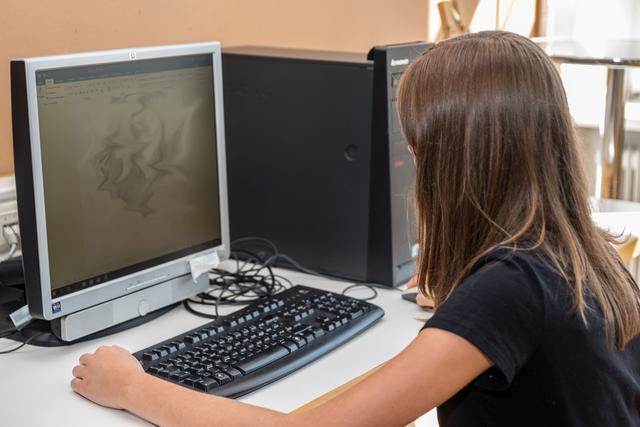 Mit Eifer erwerben die Poly-Schüler vielseitiges Wissen und Können im Umgang mit der Computertechnologie.