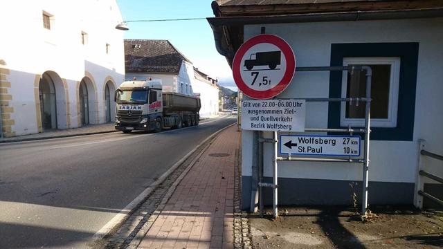 Während des Lockdowns kam es beim Gesamtverkehr zu einer Reduktion um 60 Prozent, beim Schwerverkehr um 20 Prozent.  | Foto: Grillitsch