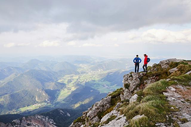 Der Schneeberg ist ein prominentes Ausflugsziel der Wiener Alpen. Rauf geht's bequem mit der Bahn oder über einen Wanderweg.
 | Foto: Andreas Jakwerth