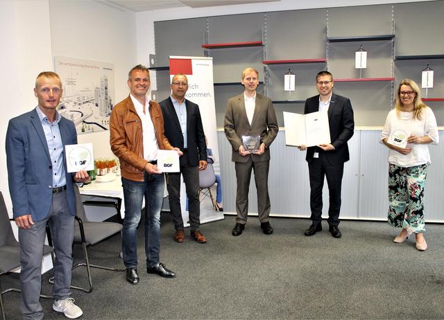 Martin Hoffmann (ÖGK), Martin Trattner (ÖGK), Hansjörg Taubenschuss (ÖGK), Daniel Schmid (Leitung Gesundheitsmanagement dormakaba) und Elmar Knittl (General Manager dormakaba) und Landesrätin Ulrike Königsberger-Ludwig.