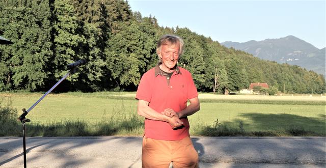 Brückenbauer und Projektleiter Gerhard Leeb moderiert den Abend | Foto: Marcel Ambrusch