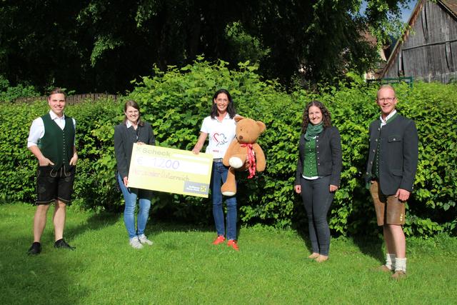 Astrid Lang-Moitzi, Vizepräsidentin der Herzkinder Österreich, freute sich über die großzügige Spende der Landjugend. | Foto: Landjugend Mürzzuschlag