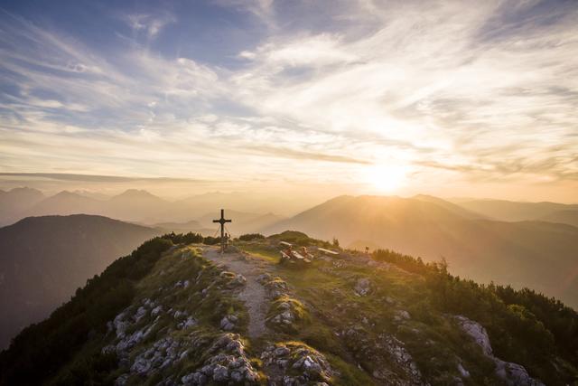 "Early Bird": Den Sonnenaufgang am Hochkar-Gipfel erleben.
