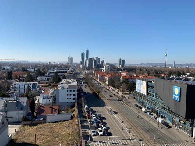 Die Wagramer Straße ist eine Einfallstraße nach Wien und dementsprechend stark befahren.