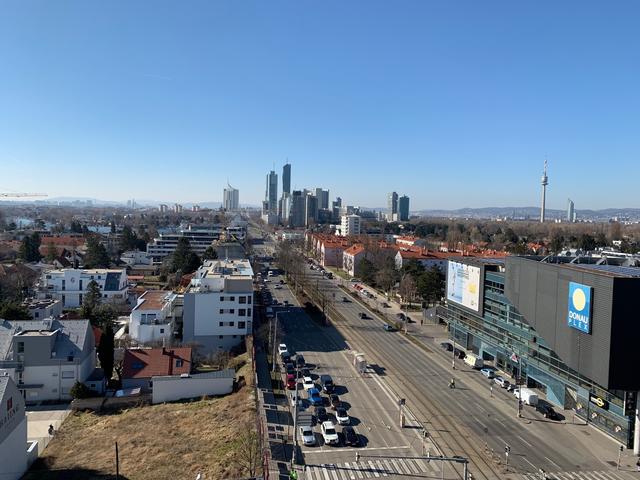 Die Wagramer Straße ist eine Einfallstraße nach Wien und dementsprechend stark befahren. | Foto: Grüne Wien