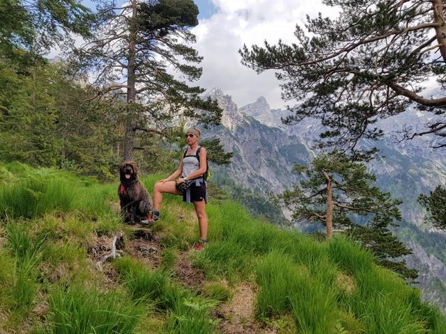 Petra Hellinger und ihr neuer Weggefährte Berti. | Foto: Hellinger