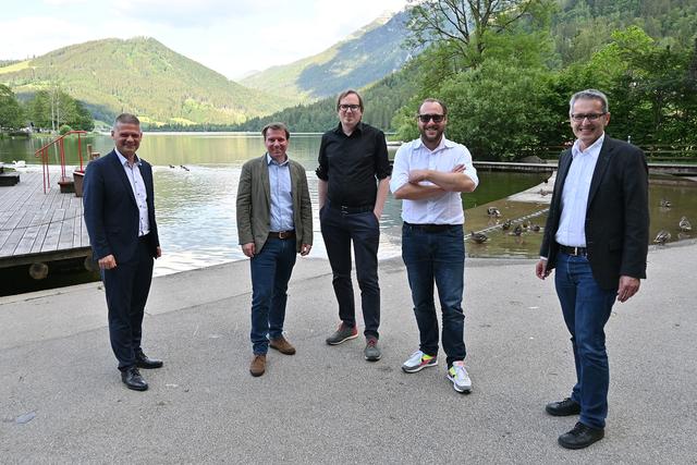 Der Impulsvortrag „Das Hotel der Zukunft“ war der erfolgreiche Abschluss des LEADER-Projekts der Lunz Dorf GmbH: Eisenstraße-Obmann Nationalratsabgeordneter Andreas Hanger, Experte Richard Bauer, die beiden Initiatoren Heinz Glatzl und Joachim Mayr sowie der Lunzer Bürgermeister Josef Schachner