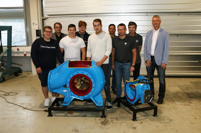 Die Maturanten Dominik Hajto, Bernd Freudenberger, Niklas Heger und Michael Hofmeister mit ihrem Maturaprojekt und Markus Pinter, Tino Schuster, Matthias Wittmann (alle HTL Eisenstadt), Helmut Herlicska und Nikolaus Sauer (beide WLV).