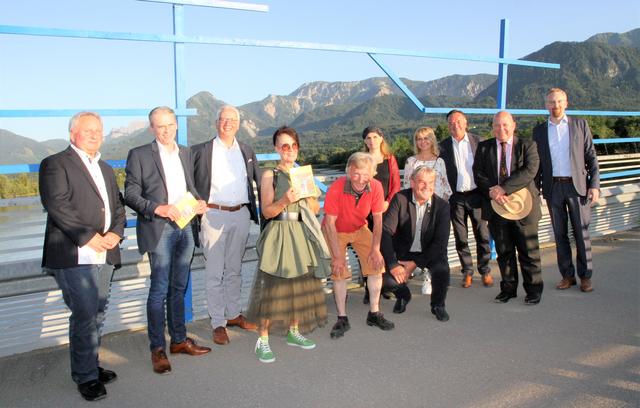 Velden Kulturreferent Dietmar Piskernik, Velden Bgm Ferdinand Vouk, LAbg Reinhart Rohr, LAbg Ana Blatnik, Projektleiter Gerhard Leeb, Ludmannsdorf Bgm Manfred Maierhofer, Künstlerin Barbara Ambrusch-Rapp, Feistritz i Ros Bgm Sonya Feinig, St Jakob i R Bgm Heinrich Katttnig, Ktn Kulturabteilungsleiter Igor Pucker, CarinthiJa2020-Kurator Peter Fritz | Foto: Marcel Ambrusch
