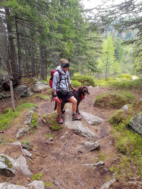 Petra Hellinger und ihr neuer Weggefährte Berti. | Foto: Hellinger