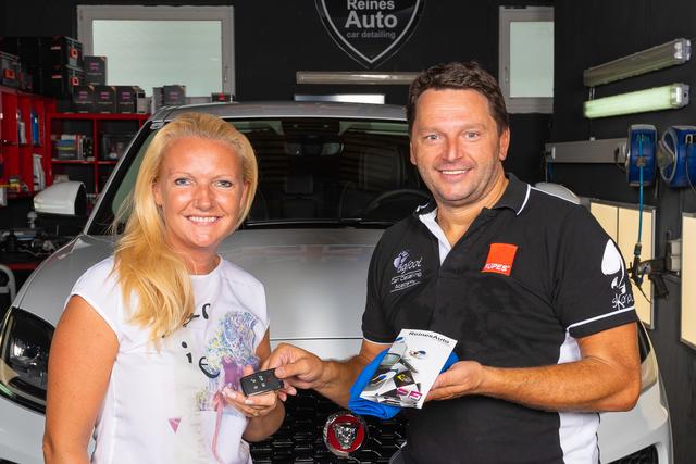 Christian Kreuzer, Geschäftsführer und Eigentümer des Unternehmens "Reines Auto" mit Michaela