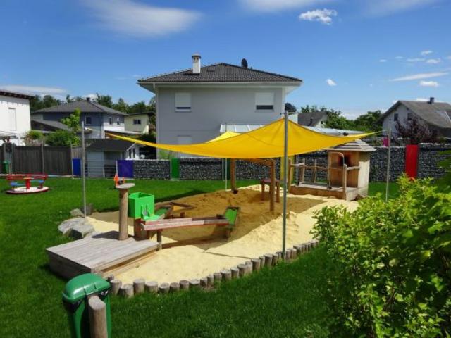 Der Rasen ist ausreichend angewachsen und damit hat das Warten endlich ein Ende. Der Spielplatz in der Eichenstraße kann ab sofort benutzt werden! | Foto: Marktgemeinde Bad Wimsbach-Neydharting