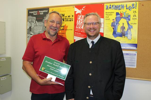 Langzeitdirektor Rudolf Raberger von der Neuen Mittelschule Laabental mit Bürgermeister Michael Göschelbauer | Foto: Gemeinde Altlengbach