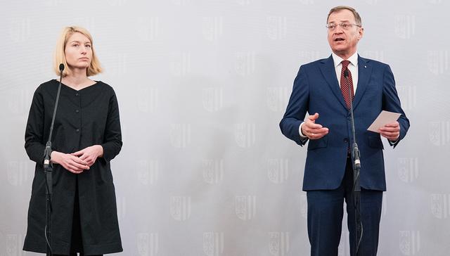 Landehauptmann Thomas Stelzer (ÖVP) mit seiner Stellvertreterin Christine Haberlander (ÖVP): Ab 9. Juli ist beim Einkaufen und in Geschäften die Maske in OÖ wieder Pflicht.