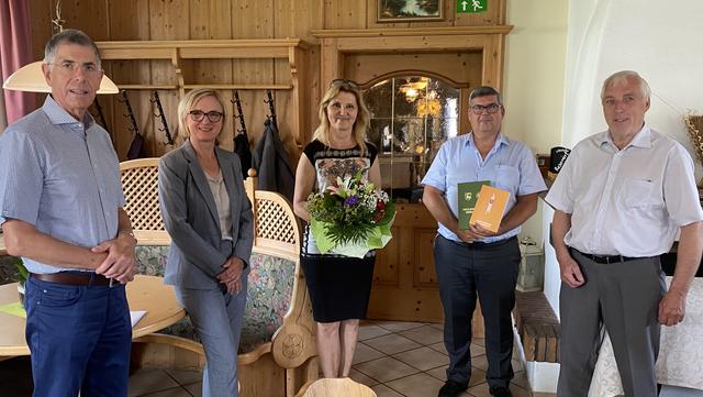 Schulobmann Ferdinand Klimka, Stadträtin Maria Rigler, Neue Mittelschule Direktorin Gabriele Ettmayer, Direktor Thomas Pölzl und  Bürgermeister Franz Wohlmuth | Foto: Gemeinde Neulengbach
