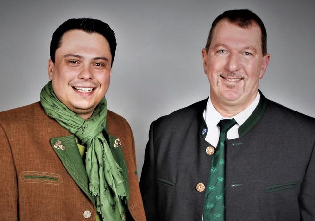 Blaue Übergabe in Hitzendorf: Günther Kumpitsch (r.) übergibt sein Amt an Markus Dirnberger