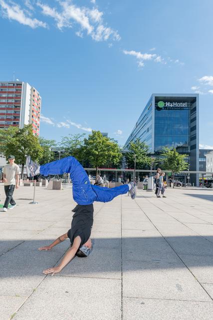 Streetdance auf dem Areal des Salzburger Hauptbahnhof.