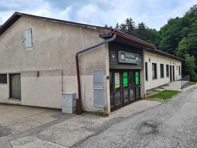 Der Stadtsaal ist Eigentum der Pfarre.