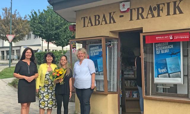 LAbg. Melanie Eckhardt von Frau in der Wirtschaft, Fachgruppengeschäftsführerin Martina Rauchbauer, Trafikantin Tanja Siegl und Obmann-Stv. Angelika Bauer