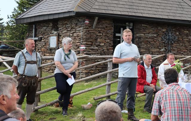 Ortsteil-Bürgermeister Martin Povoden begrüßte die Besucher der bergmesse bei der Brendl-Hütte.