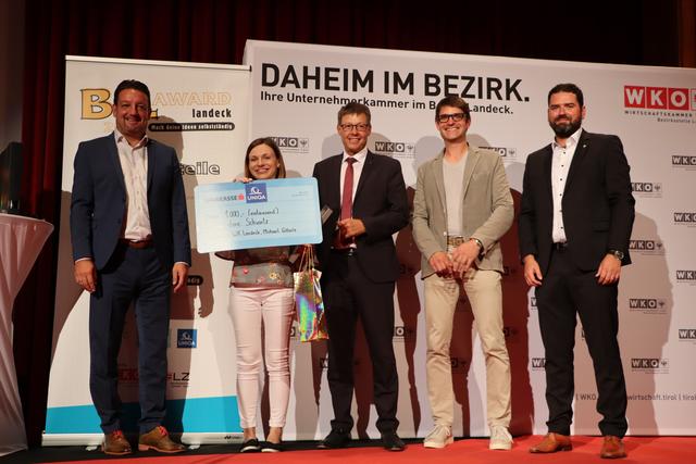 3. Platz: Hannelore Schvartz mit einzigartiger Technik zur Bestickung von Textilien | Foto: Siegele