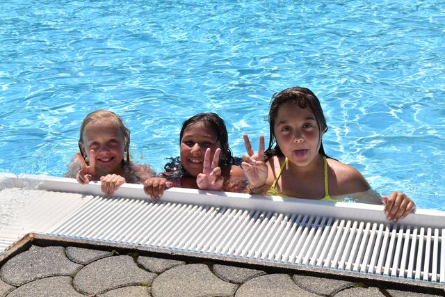 Laura, Janina und Anna hatten ihren Spaß im Freibad.