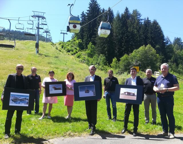 Die Kreischberg-Verantwortlichen mit Politikern beim Lokalaugenschein.
