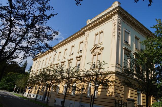 Angesichts der steigenden Corona-Fallzahlen in Österreich ersucht die Bezirkshauptmannschaft um die konsequente Beachtung der gesundheitsbehördlichen Vorgaben.