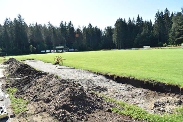 Hier wurden die Vorarbeiten für die Installierung der neuen Tribüne geleistet. Das Zuschaueraufkommen beim SV Oberglan steigt. | Foto: Friessnegg