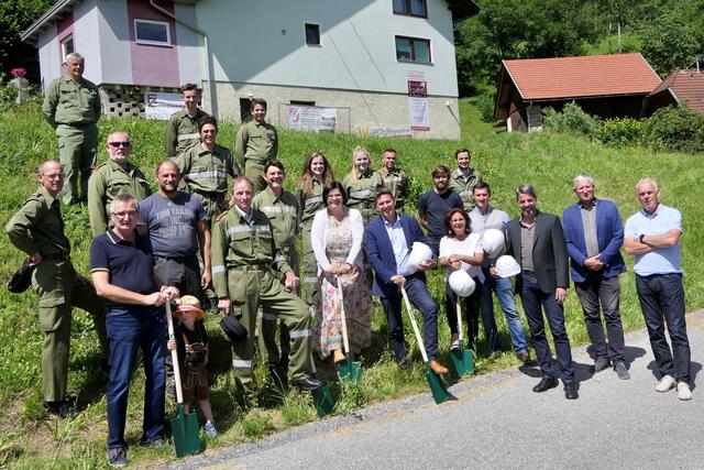 Spatenstich für das Mehrzweckhaus am Hühnersberg mit Landesrat Daniel Fellner und Bürgermeisterin Marika Lagger-Pöllinger