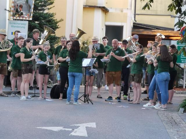 An sechs Stationen spielten die Mitglieder der Jugendkapelle Mooskirchen. | Foto: KK