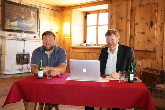 "Zukunft.Leben.Ladis": Der Lader Bürgermeister Florian Klotz (li.) und Prozessbegleiter Matthias Dialer präsentierten die Ergebnisse. | Foto: Othmar Kolp